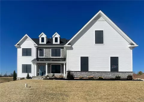 2845 Merion Dr #41, Center Valley, PA 18034