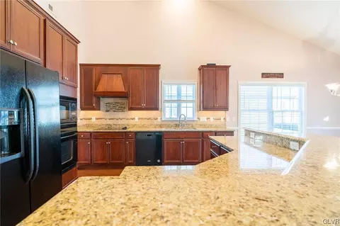5349 General Dr, Bethlehem, PA 18017 photo 9