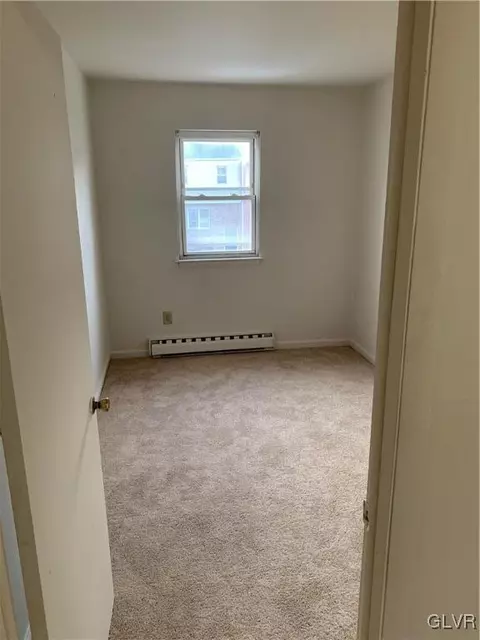 121 Old Forge Dr, Bath, PA 18014 photo 9