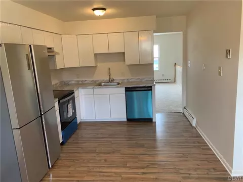 121 Old Forge Dr, Bath, PA 18014 photo 13