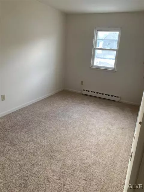 121 Old Forge Dr, Bath, PA 18014 photo 10