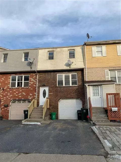 121 Old Forge Dr, Bath, PA 18014 photo 1