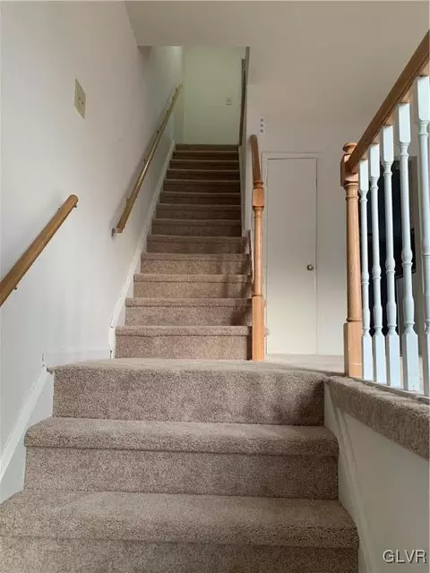 121 Old Forge Dr, Bath, PA 18014 photo 5