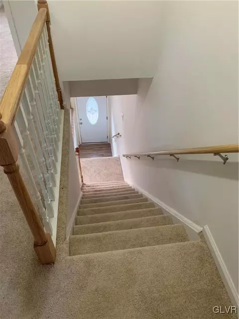 121 Old Forge Dr, Bath, PA 18014 photo 6