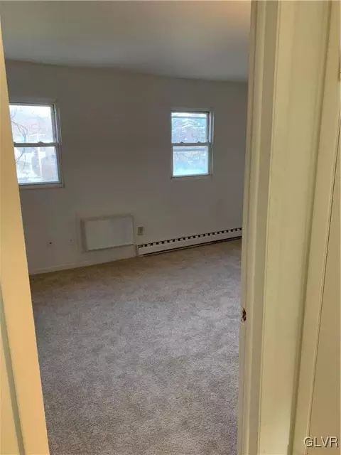 121 Old Forge Dr, Bath, PA 18014 photo 8