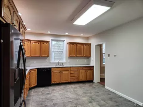 331 E Broad St, Bethlehem, PA 18018 photo 12