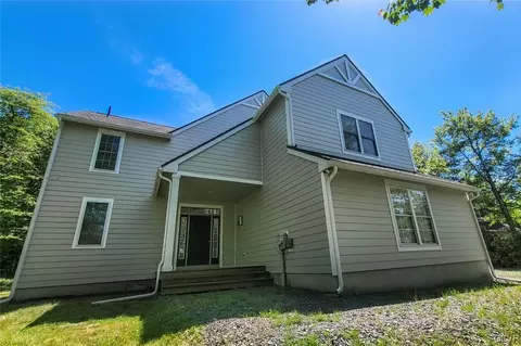 544 Pinecrest Dr, Long Pond, PA 18334