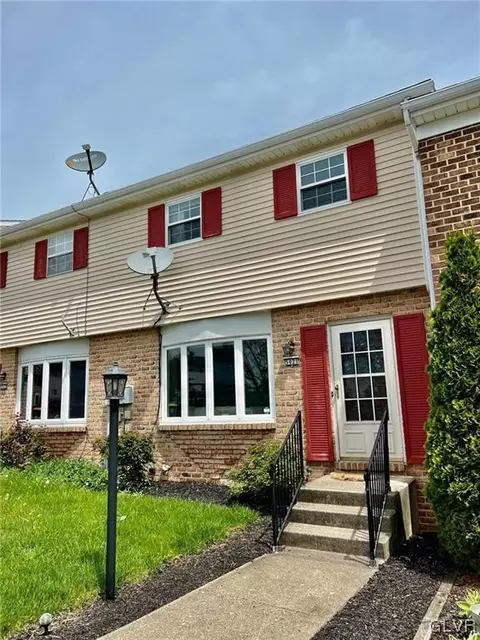 5021 Shawnee Blvd, Schnecksville, PA 18078
