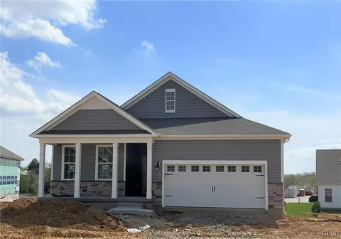 7948 Keystone Dr #129, Breinigsville, PA 18031