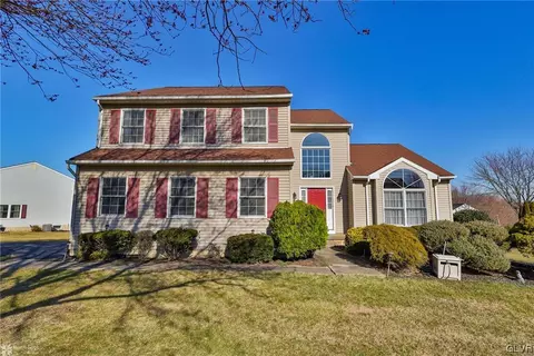 4391 Hilltop Cir, Bethlehem, PA 18020