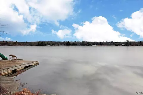 6181 Lakeshore Dr, Middle Smithfield Twp, PA 18302