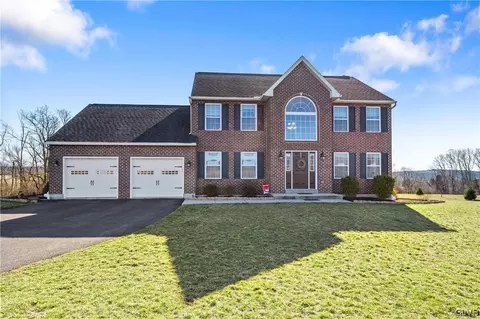 240 Oval Dr, Hamburg, PA 19526