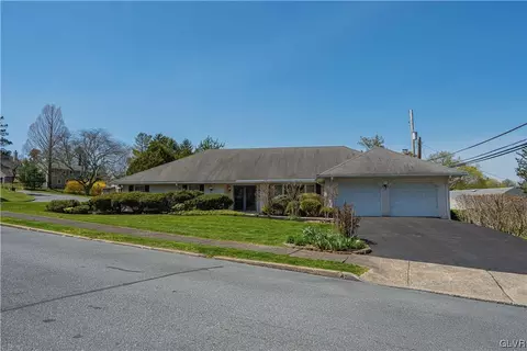 2753 Crest Ave N, Allentown, PA 18104