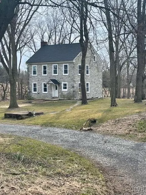 9230 Long Ln, Breinigsville, PA 18031
