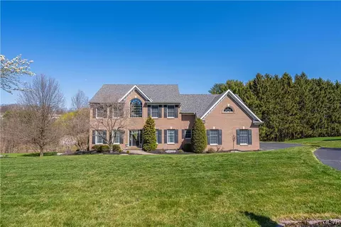 1767 Creek View Dr, Fogelsville, PA 18051