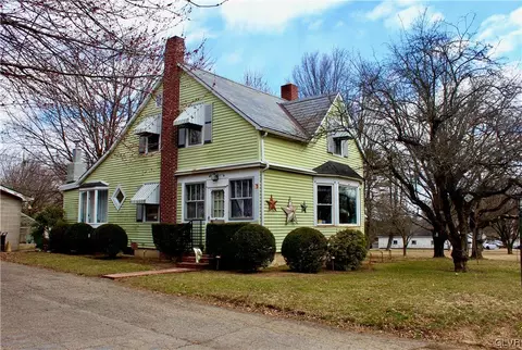 560 Cherry Hill Rd, Nazareth, PA 18064