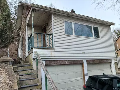 1894 S Delaware Dr, Williams Twp, PA 18042