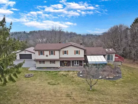 35 Albie Ln, Williams Twp, PA 18042