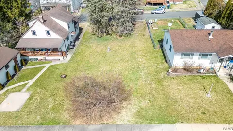 143 Ackerman St, Hellertown Boro, PA 18055 photo 3