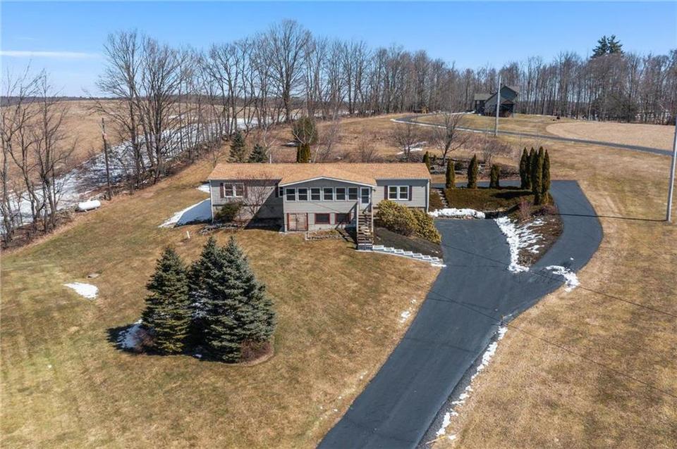 214 Elk Lake Dr, Waymart, PA 18472 35 Photos MLS 712503 Movoto