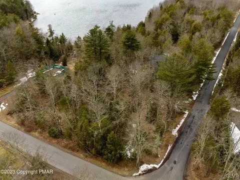 17 Embill Dr, Tobyhanna Twp, PA 18610