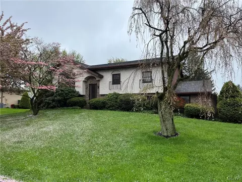 4387 Vista Dr, Nazareth, PA 18064