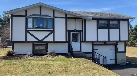 529 Green Ln, Pen Argyl, PA 18072