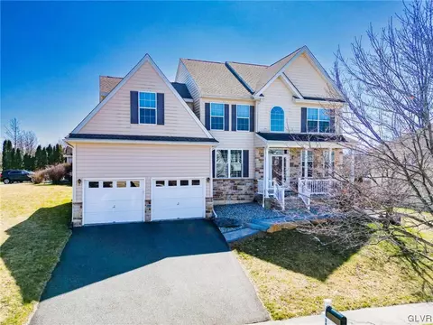 3620 Cobblestone Ln, Hokendauqua, PA 18052