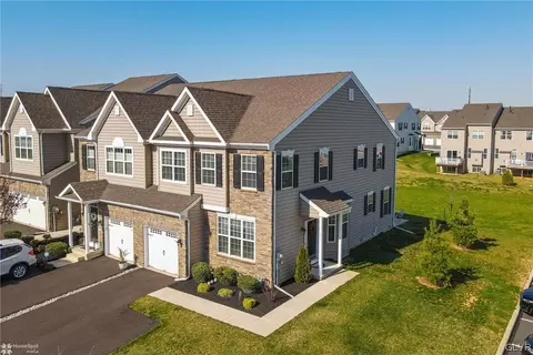 333 Redclover Ln, Allentown, PA 18104