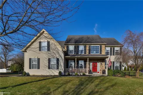 2338 Katie Ct, Forks Twp, PA 18040