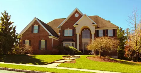 3420 S Bay Hill Dr, Center Valley, PA 18034