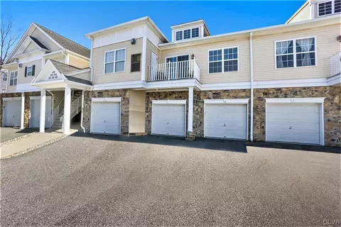 610 Prestwick Dr, Williams Twp, PA 18042