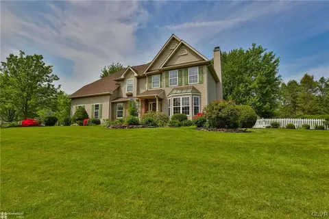 6191 Sauterne Dr, Macungie, PA 18062