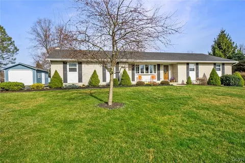 1252 Saddle Dr, Nazareth, PA 18064
