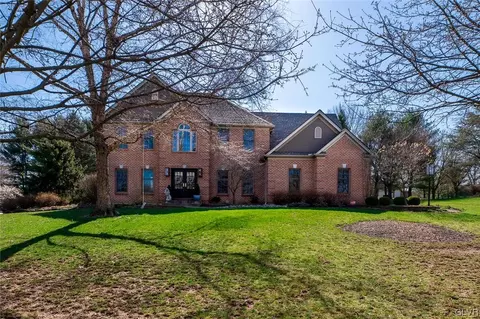 4524 Woodlawn Dr, Emmaus, PA 18049