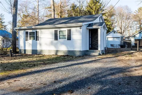5153 Hickory Ln, Gilbert, PA 18331