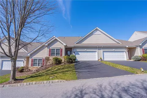 6 Kent Ln, Palmer Township, PA 18045