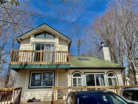 7067 Vista Dr, Coolbaugh Twp, PA 18466