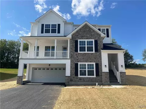 5076 Bellflower Dr #8, Schnecksville, PA 18078