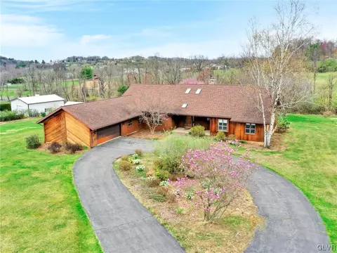 347 Mccoy Ln, Leesport, PA 19533