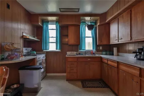 513 E Main St, Bath, PA 18014 photo 10