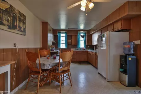 513 E Main St, Bath, PA 18014 photo 12