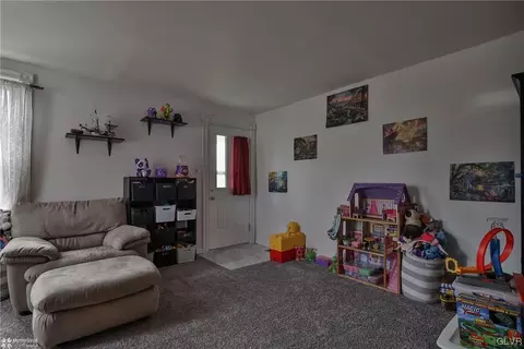 513 E Main St, Bath, PA 18014 photo 4