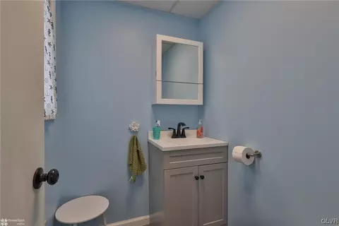 513 E Main St, Bath, PA 18014 photo 14