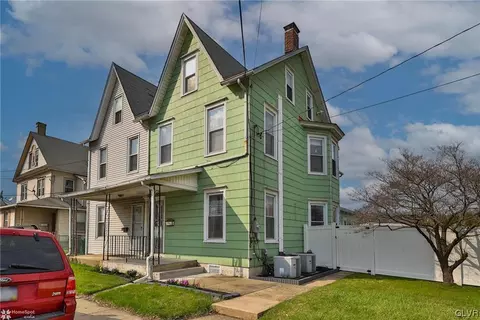 513 E Main St, Bath, PA 18014 photo 2