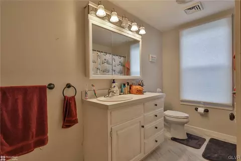 513 E Main St, Bath, PA 18014 photo 22