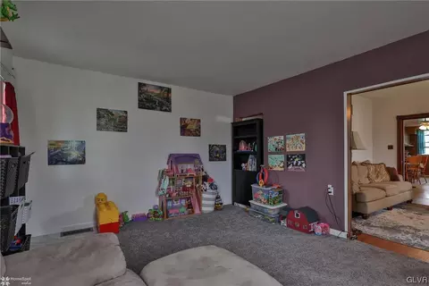 513 E Main St, Bath, PA 18014 photo 6