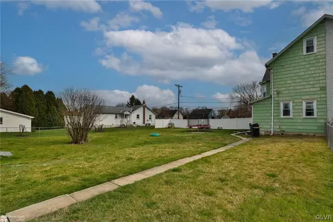 513 E Main St, Bath, PA 18014 photo 29