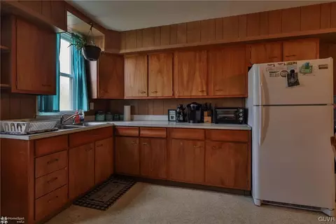 513 E Main St, Bath, PA 18014 photo 11