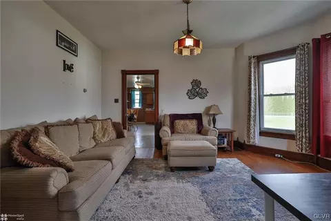 513 E Main St, Bath, PA 18014 photo 7
